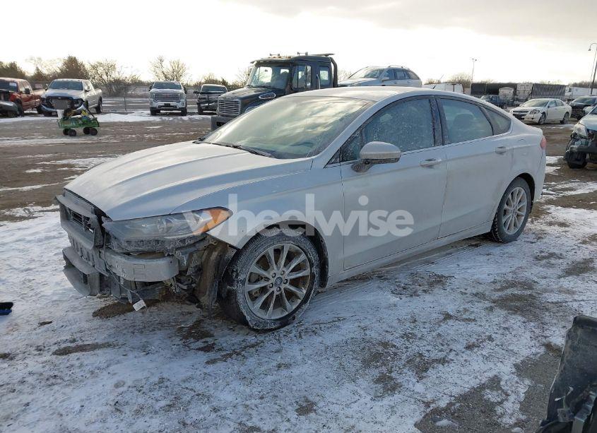 Photo 2 of 2017 Ford Fusion SE (VIN 3FA6P0H75HR179323)