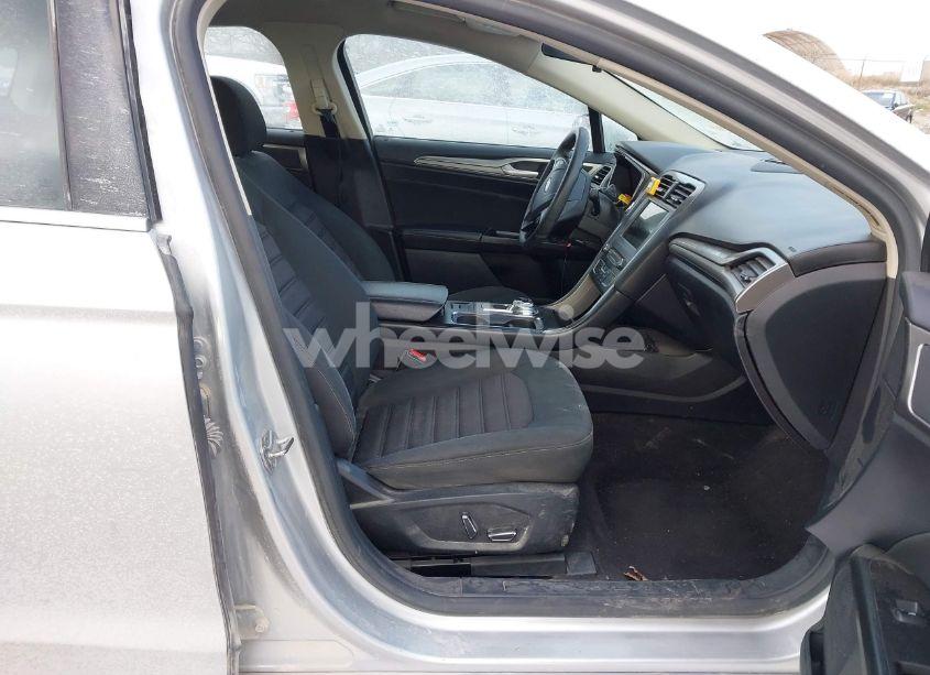 Photo 5 of 2017 Ford Fusion SE (VIN 3FA6P0H75HR179323)