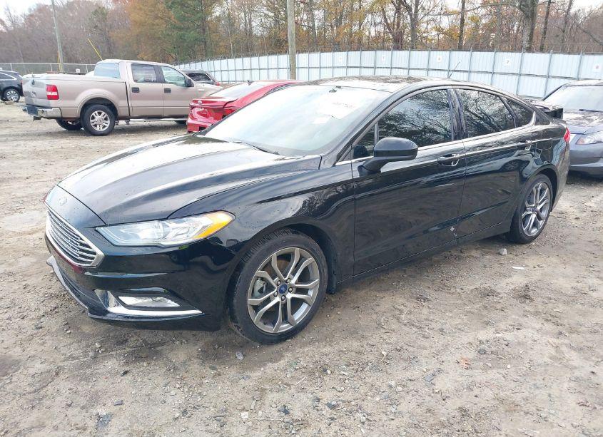Photo 2 of 2017 Ford Fusion SE (VIN 3FA6P0H75HR198650)