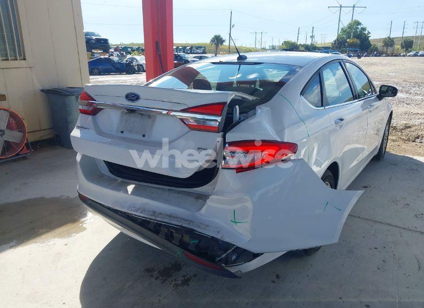 Photo 4 of 2017 Ford Fusion SE (VIN 3FA6P0H75HR337112)