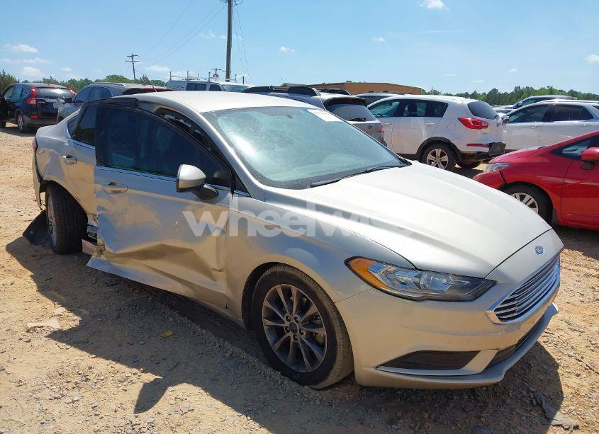 2017 Ford Fusion SE (VIN 3FA6P0H75HR358770) main photo