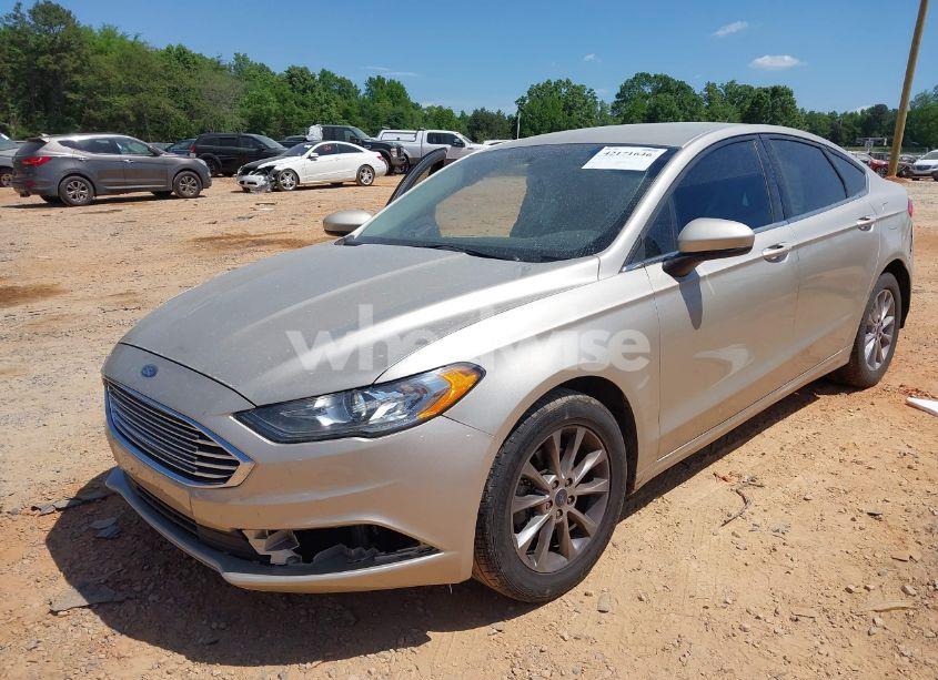 Photo 2 of 2017 Ford Fusion SE (VIN 3FA6P0H75HR358770)