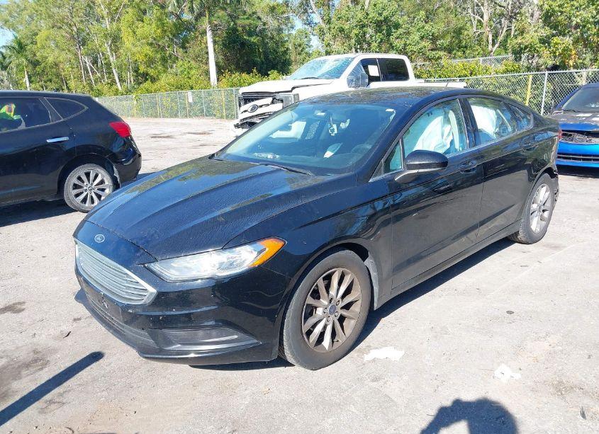 Photo 2 of 2017 Ford Fusion SE (VIN 3FA6P0H75HR365766)