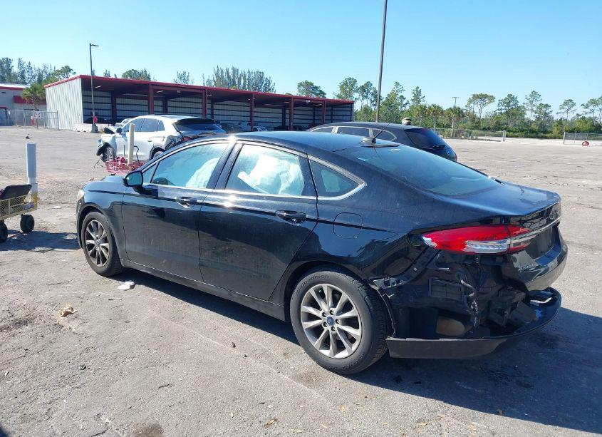 Photo 3 of 2017 Ford Fusion SE (VIN 3FA6P0H75HR365766)