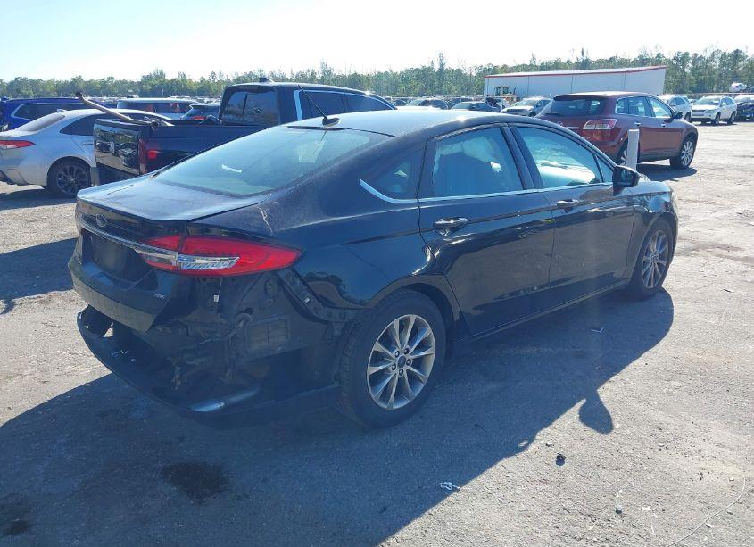 Photo 4 of 2017 Ford Fusion SE (VIN 3FA6P0H75HR365766)
