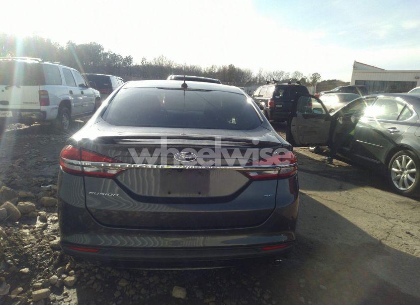 Photo 16 of 2018 Ford Fusion SE (VIN 3FA6P0H75JR174550)