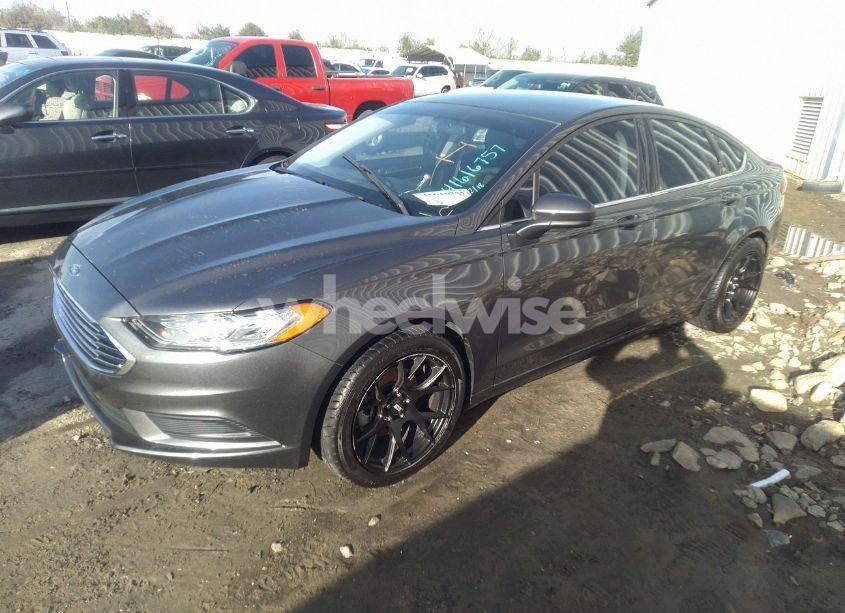 Photo 2 of 2018 Ford Fusion SE (VIN 3FA6P0H75JR174550)