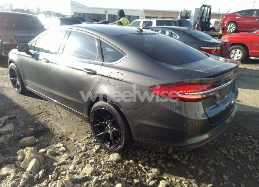 Photo 3 of 2018 Ford Fusion SE (VIN 3FA6P0H75JR174550)