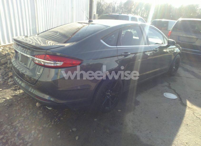 Photo 4 of 2018 Ford Fusion SE (VIN 3FA6P0H75JR174550)