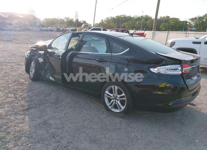 Photo 3 of 2018 Ford Fusion SE (VIN 3FA6P0H75JR175844)