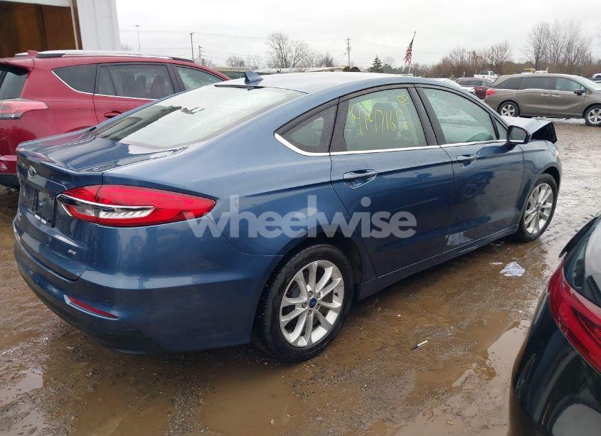 Photo 4 of 2019 Ford Fusion SE (VIN 3FA6P0H75KR122403)