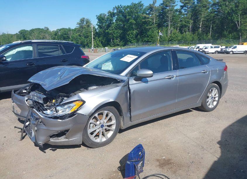 Photo 2 of 2020 Ford Fusion SE (VIN 3FA6P0H75LR154852)