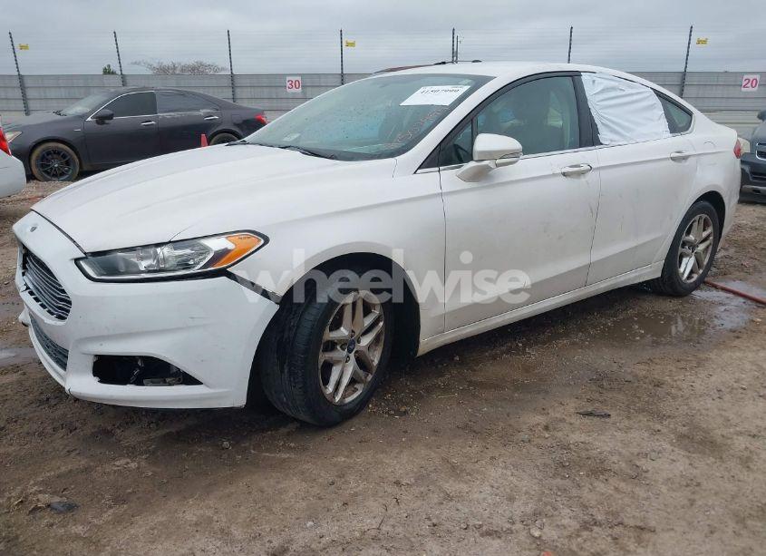 Photo 2 of 2013 Ford Fusion SE (VIN 3FA6P0H76DR387124)