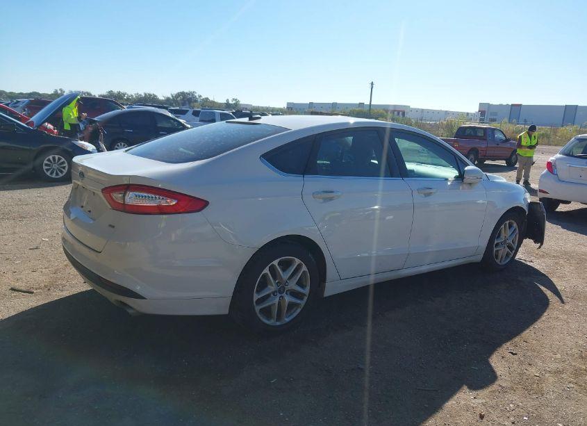 Photo 4 of 2015 Ford Fusion SE (VIN 3FA6P0H76FR118222)