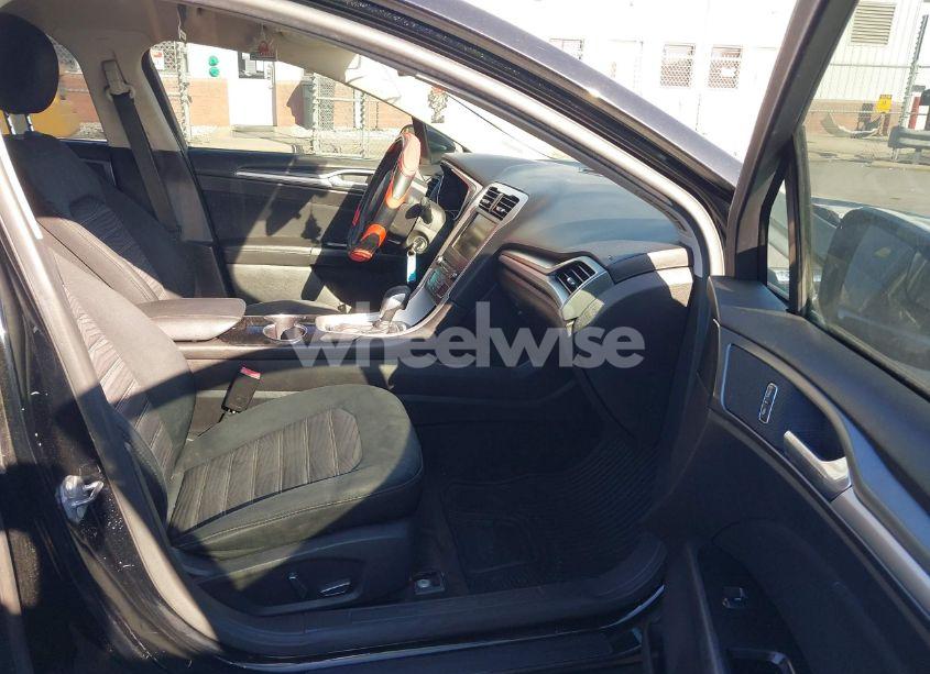 Photo 5 of 2016 Ford Fusion SE (VIN 3FA6P0H76GR104368)