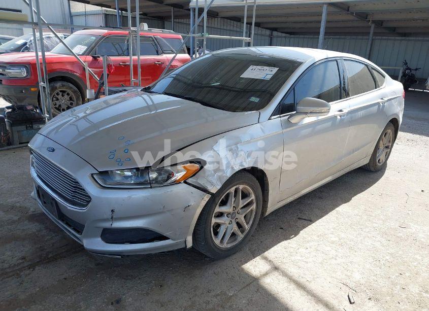 Photo 2 of 2016 Ford Fusion SE (VIN 3FA6P0H76GR147933)