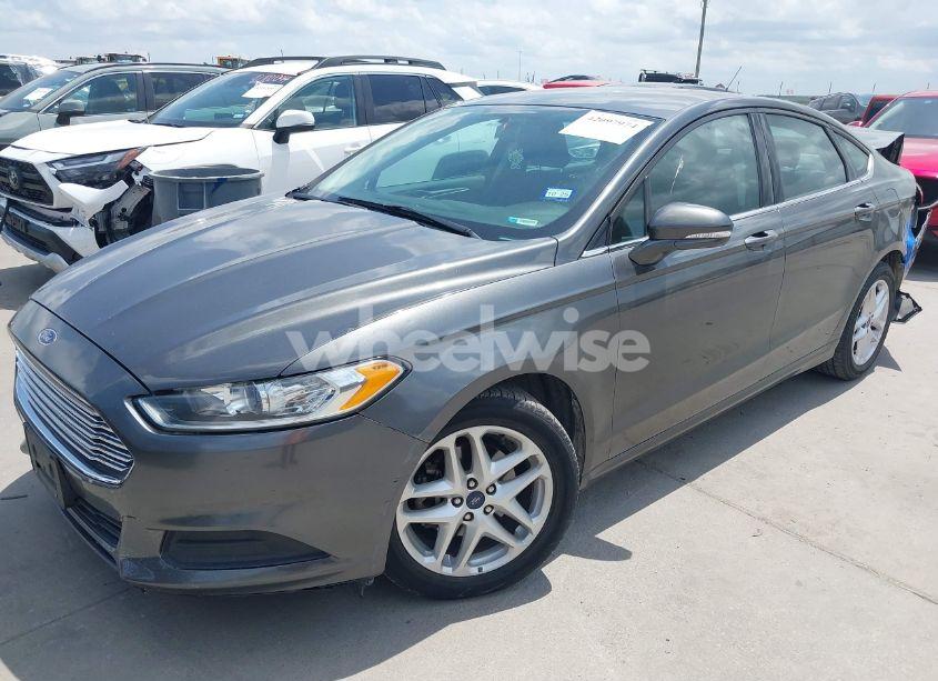 Photo 2 of 2016 Ford Fusion SE (VIN 3FA6P0H76GR172511)
