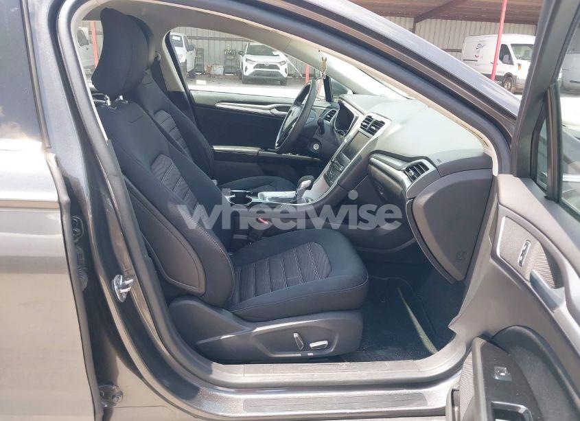 Photo 5 of 2016 Ford Fusion SE (VIN 3FA6P0H76GR172511)