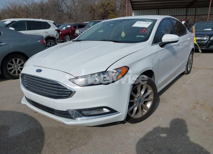Photo 2 of 2017 Ford Fusion SE (VIN 3FA6P0H76HR146136)