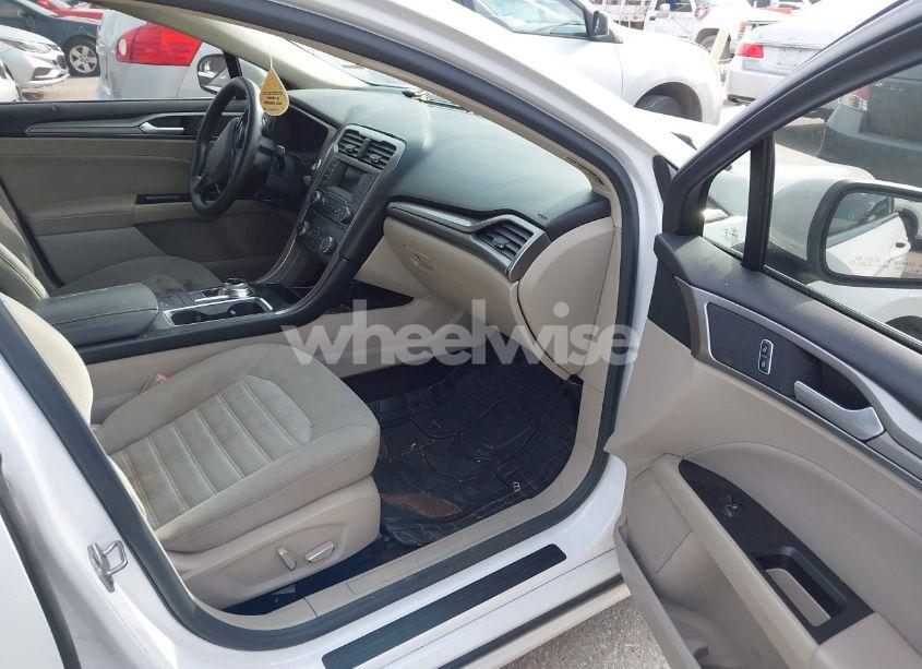 Photo 5 of 2017 Ford Fusion SE (VIN 3FA6P0H76HR146136)