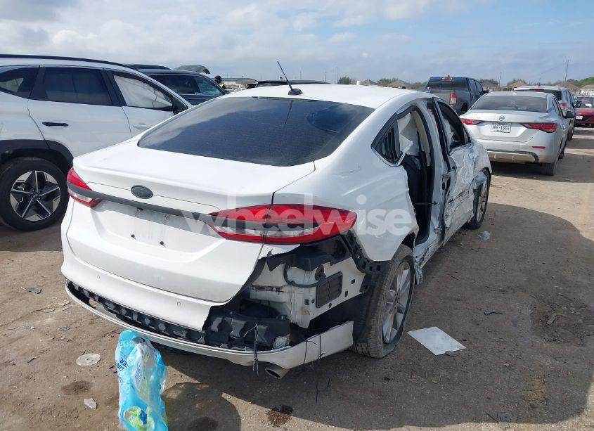 Photo 4 of 2017 Ford Fusion SE (VIN 3FA6P0H76HR175619)