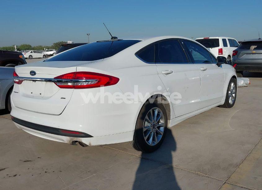 Photo 4 of 2017 Ford Fusion SE (VIN 3FA6P0H76HR279429)