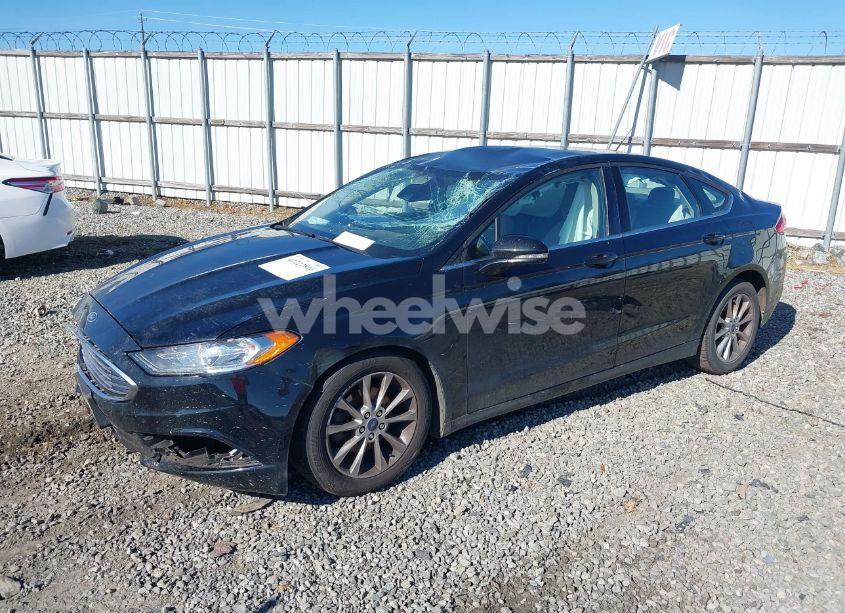 Photo 2 of 2017 Ford Fusion SE (VIN 3FA6P0H76HR370247)