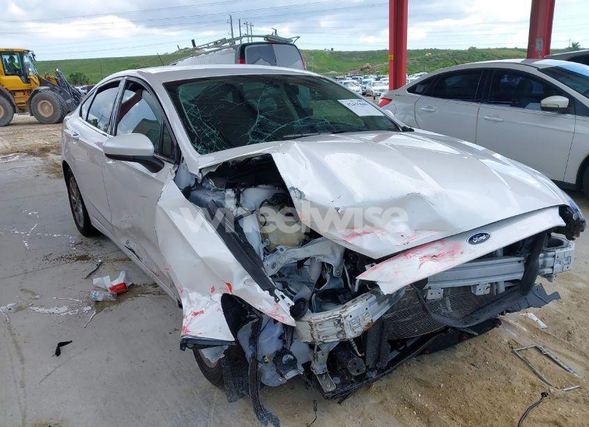 2017 Ford Fusion SE (VIN 3FA6P0H76HR393057) main photo