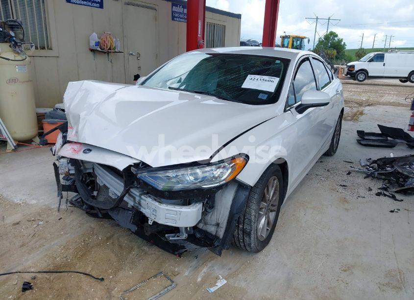 Photo 2 of 2017 Ford Fusion SE (VIN 3FA6P0H76HR393057)