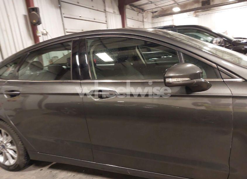 Photo 13 of 2017 Ford Fusion SE (VIN 3FA6P0H76HR403957)