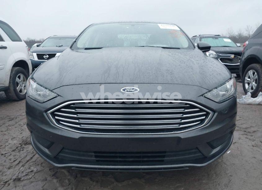 Photo 12 of 2018 Ford Fusion SE (VIN 3FA6P0H76JR185282)