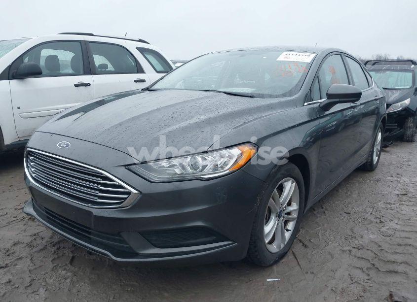 Photo 2 of 2018 Ford Fusion SE (VIN 3FA6P0H76JR185282)