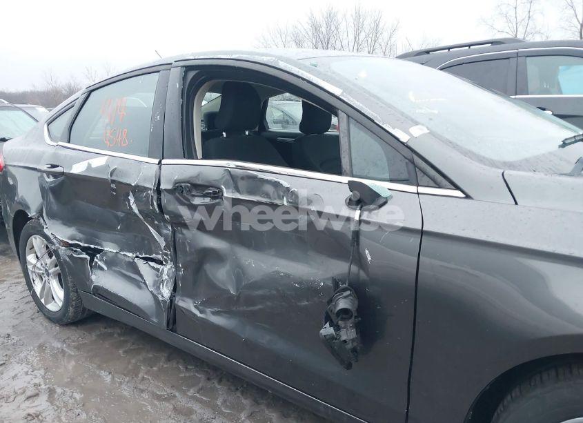 Photo 6 of 2018 Ford Fusion SE (VIN 3FA6P0H76JR185282)