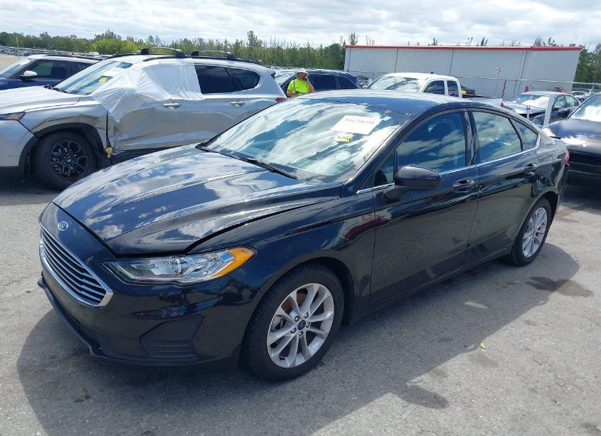 Photo 2 of 2019 Ford Fusion SE (VIN 3FA6P0H76KR265487)