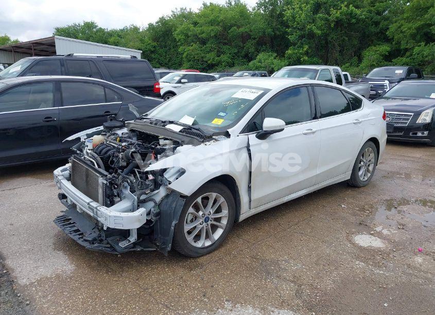Photo 2 of 2020 Ford Fusion SE (VIN 3FA6P0H76LR154018)
