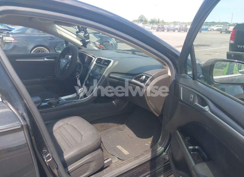 Photo 5 of 2013 Ford Fusion SE (VIN 3FA6P0H77DR138380)