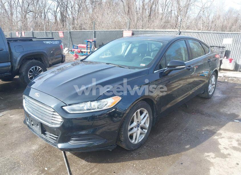 Photo 2 of 2014 Ford Fusion SE (VIN 3FA6P0H77ER131060)