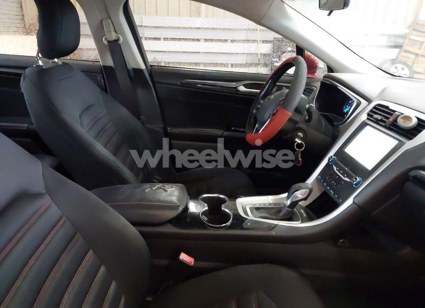 Photo 5 of 2014 Ford Fusion SE (VIN 3FA6P0H77ER199035)