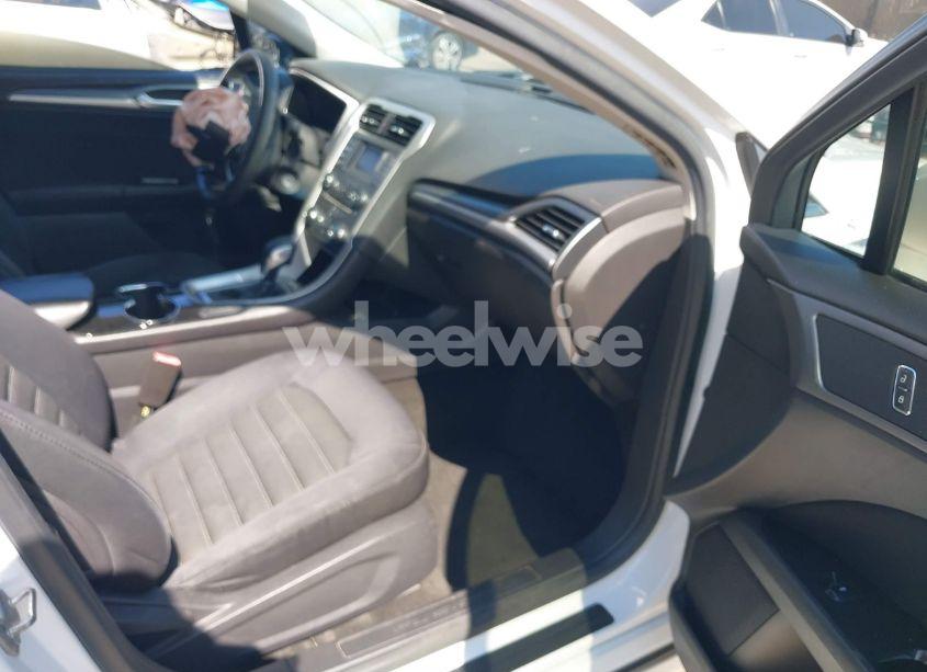 Photo 5 of 2014 Ford Fusion SE (VIN 3FA6P0H77ER204542)