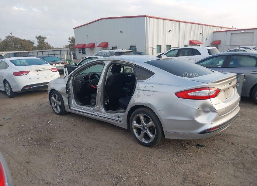 Photo 3 of 2015 Ford Fusion SE (VIN 3FA6P0H77FR115653)