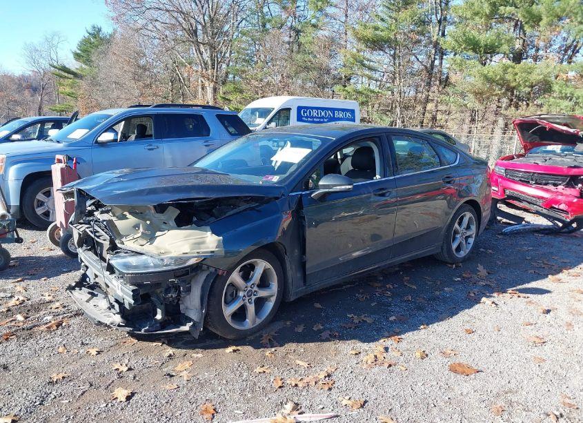 Photo 2 of 2015 Ford Fusion SE (VIN 3FA6P0H77FR302682)