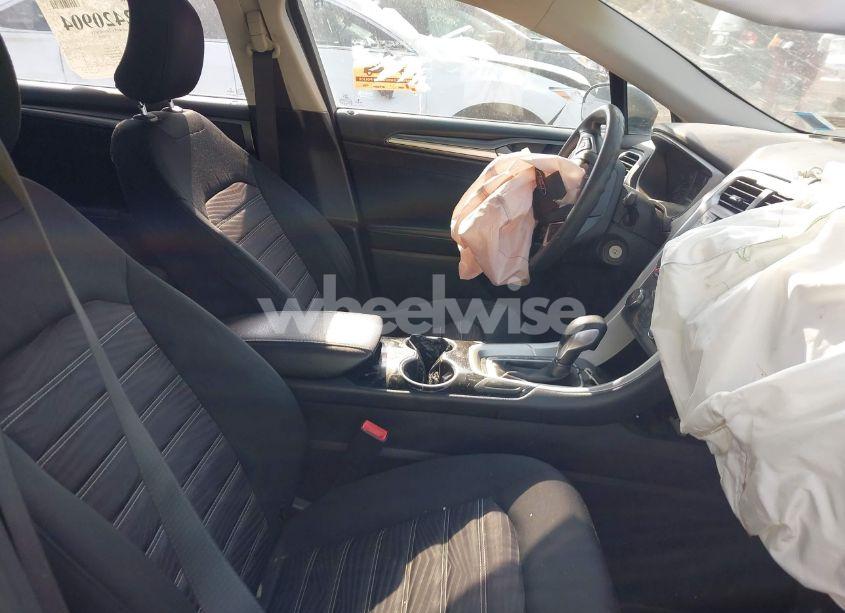 Photo 5 of 2016 Ford Fusion SE (VIN 3FA6P0H77GR129120)