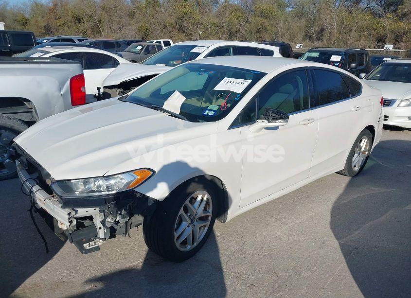 Photo 2 of 2016 Ford Fusion SE (VIN 3FA6P0H77GR224261)