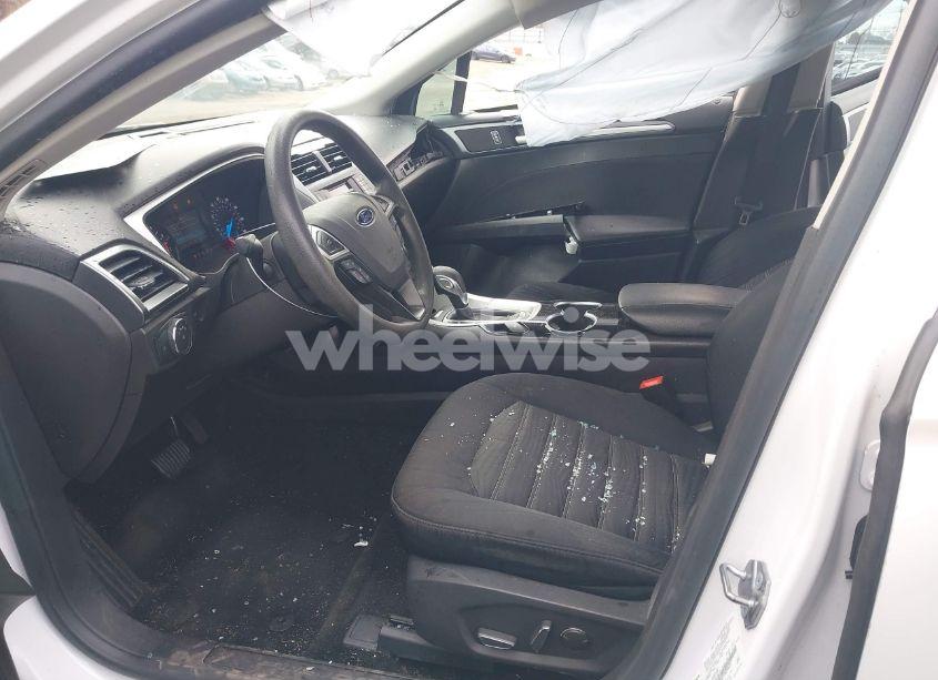 Photo 5 of 2016 Ford Fusion SE (VIN 3FA6P0H77GR390635)