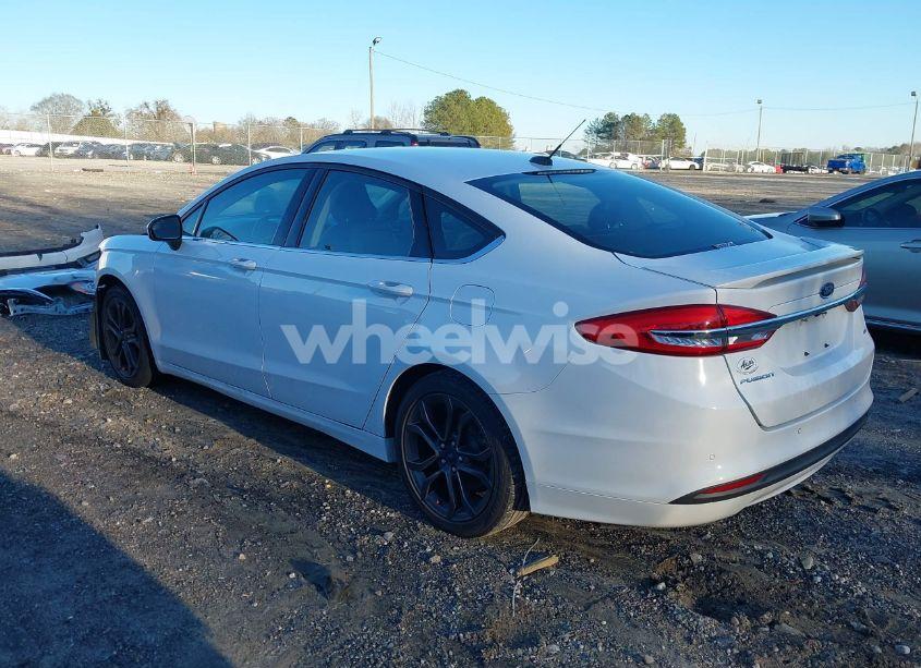 Photo 3 of 2018 Ford Fusion SE (VIN 3FA6P0H77JR108212)