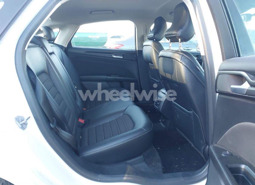 Photo 8 of 2018 Ford Fusion SE (VIN 3FA6P0H77JR108212)