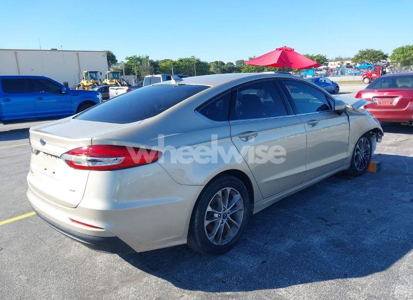 Photo 4 of 2019 Ford Fusion SE (VIN 3FA6P0H77KR123259)