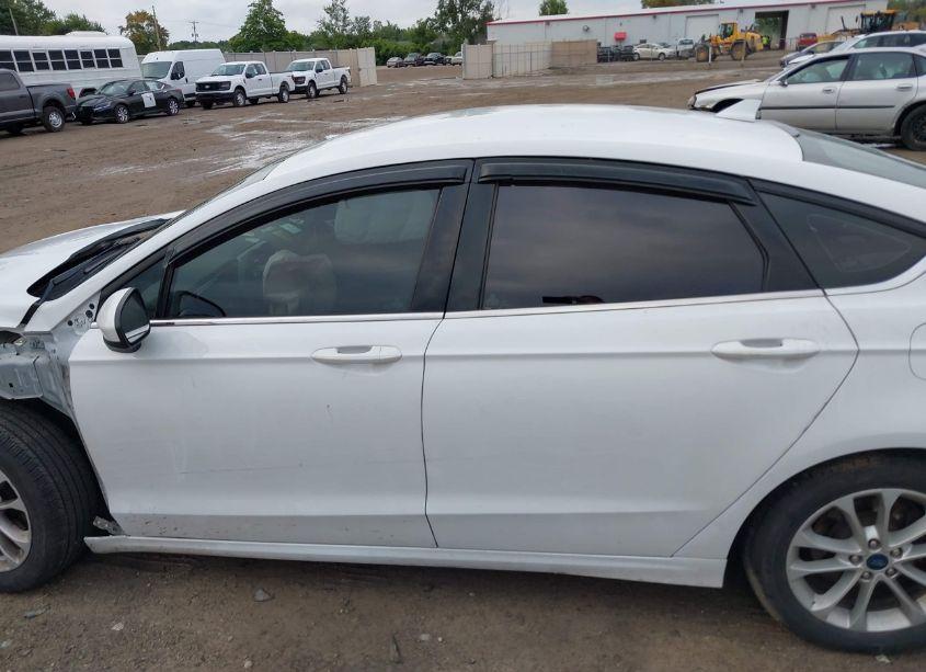 Photo 14 of 2019 Ford Fusion SE (VIN 3FA6P0H77KR210000)