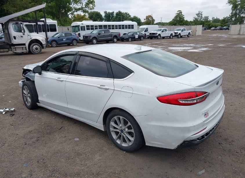 Photo 3 of 2019 Ford Fusion SE (VIN 3FA6P0H77KR210000)