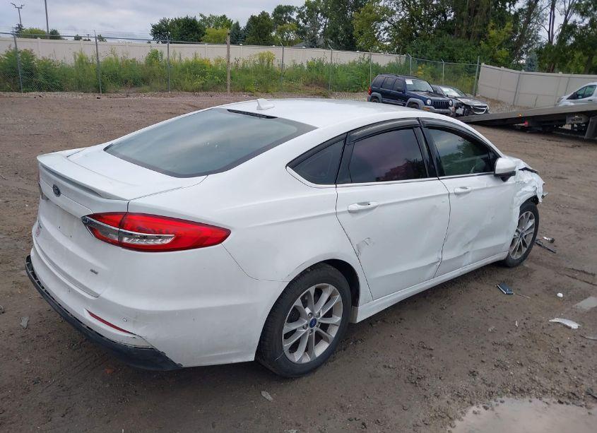 Photo 4 of 2019 Ford Fusion SE (VIN 3FA6P0H77KR210000)